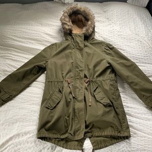 JACK WILLS ARMY GREEN FAUX FUR PARKA